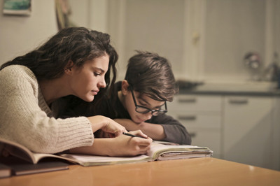 Mütter unterstützen meistens beim Lernen © Pexels/Andrea Piacquadio