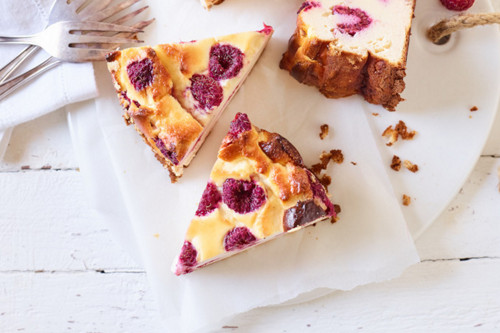 Himbeer-Käsekuchen mit Proteinpulver