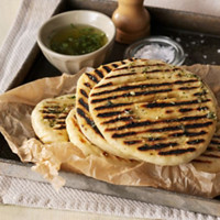 Kräuterbutter-Fladenbrote