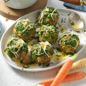 Schwarzbrotknödel mit Käse und Wurzelgemüse