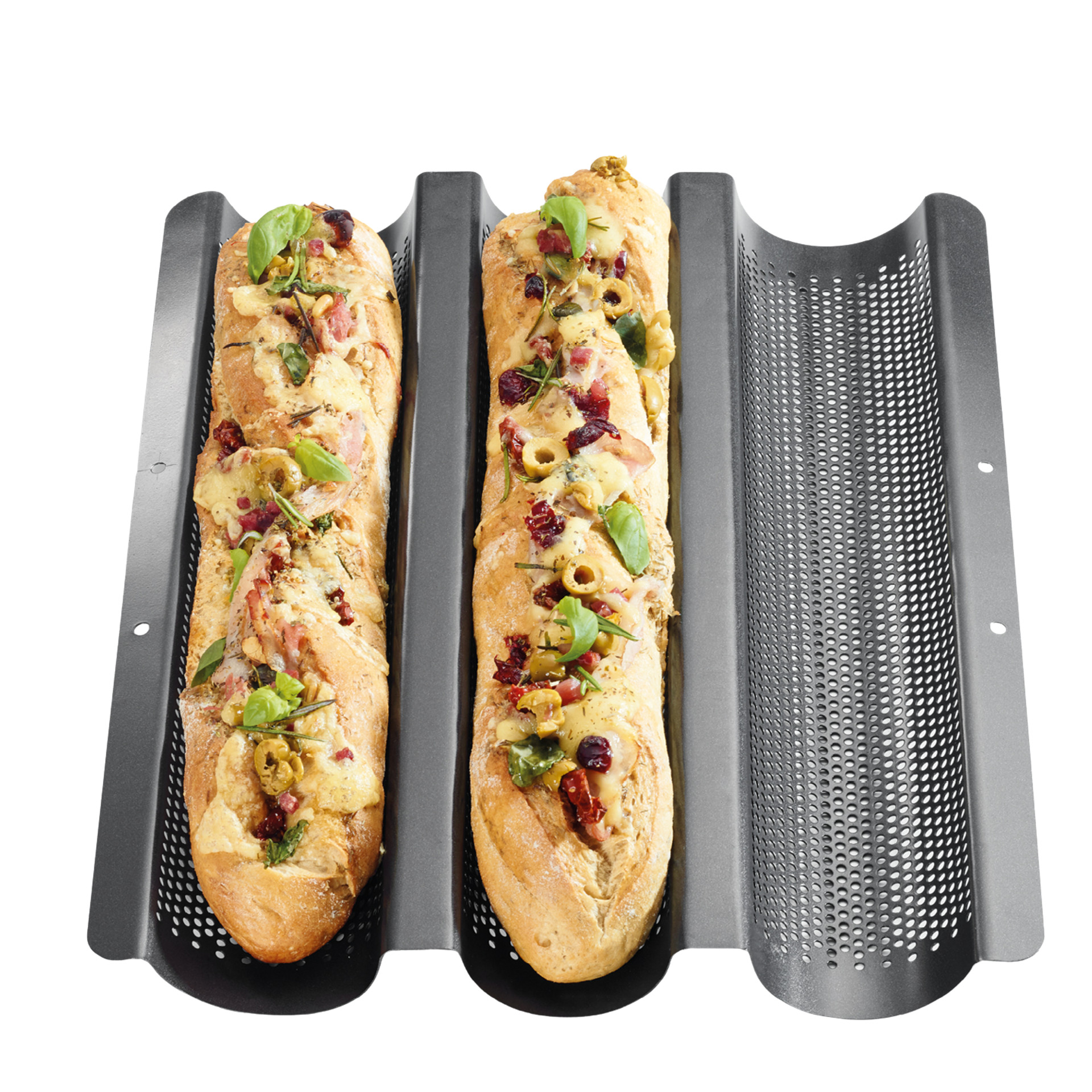 Antihaft-Baguette-Backblech mit zwei gebackenen Baguettes, belegt mit Kräutern, Oliven und Gemüse.