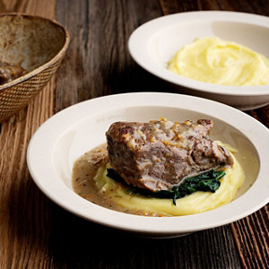 Beef cheeks sous vide with mashed potatoes and spinach ID672376