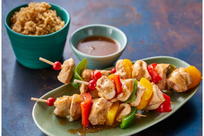 Chicken and pepper souvlaki with rice ID89800 landscape lpr