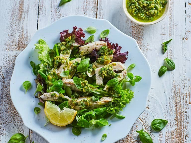Il Pollo in salsa verde può essere preparato facilmente e comodamente grazie a Bimby®.
