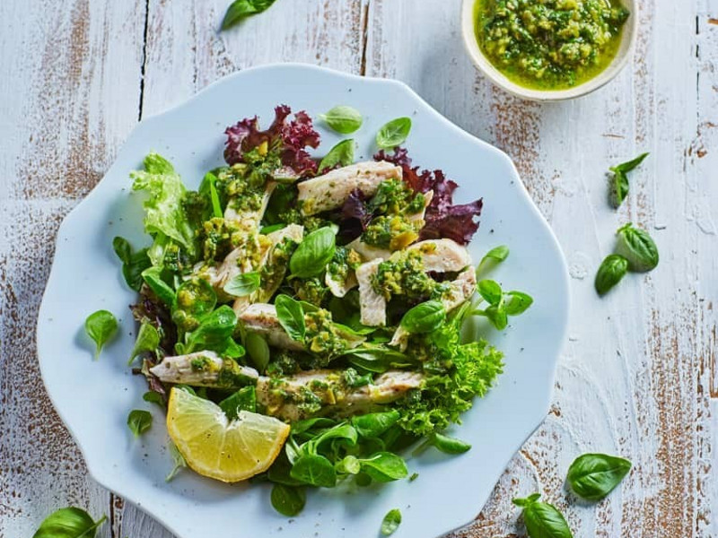 Il Pollo in salsa verde può essere preparato facilmente e comodamente grazie a Bimby®.