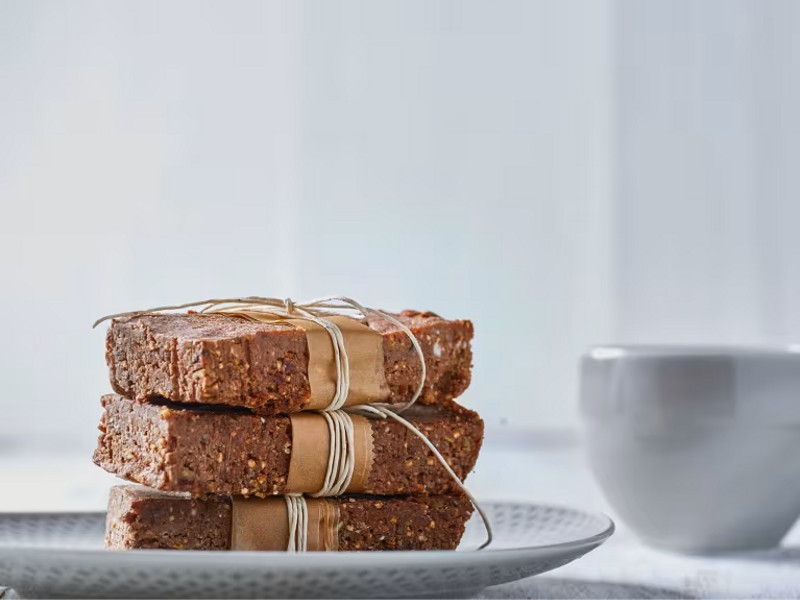 Barrette proteiche cioccolato, arancia e cannella