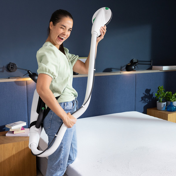 Folletto PB7s rimuove con delicatezza peli, fibre, acari, polvere e sporco da tutti i tipi di imbottiti