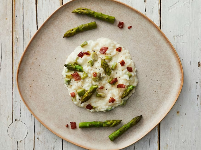 Primavera in tavola con il Risotto agli asparagi e speck