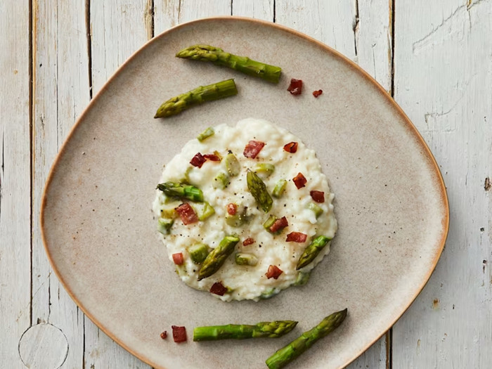 Primavera in tavola con il Risotto agli asparagi e speck
