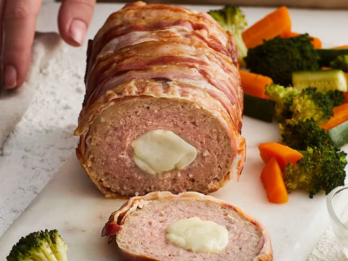 Polpettone al Varoma con cuore filante e contorno di verdure