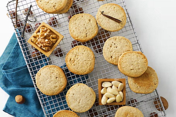 Biscotti integrali di frutta secca.