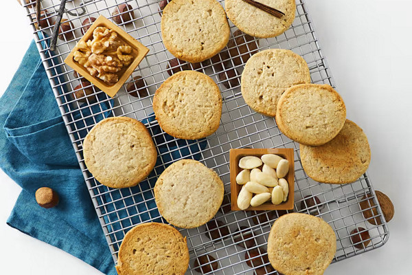 Biscotti integrali di frutta secca.