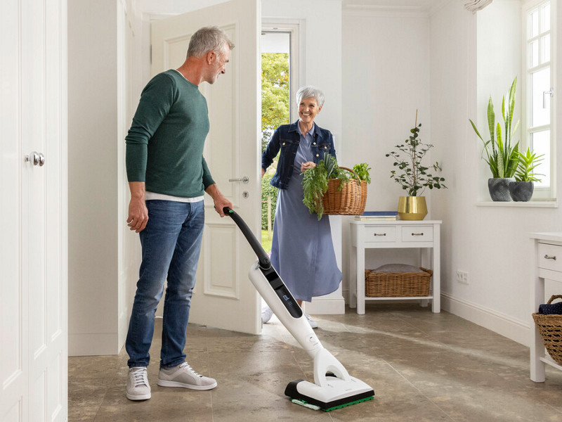 Scopri i 5 errori più comuni nelle pulizie di casa e come evitarli con gli strumenti giusti.