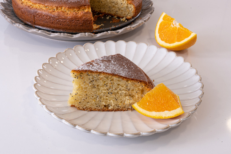 bizcocho de naranja en plato