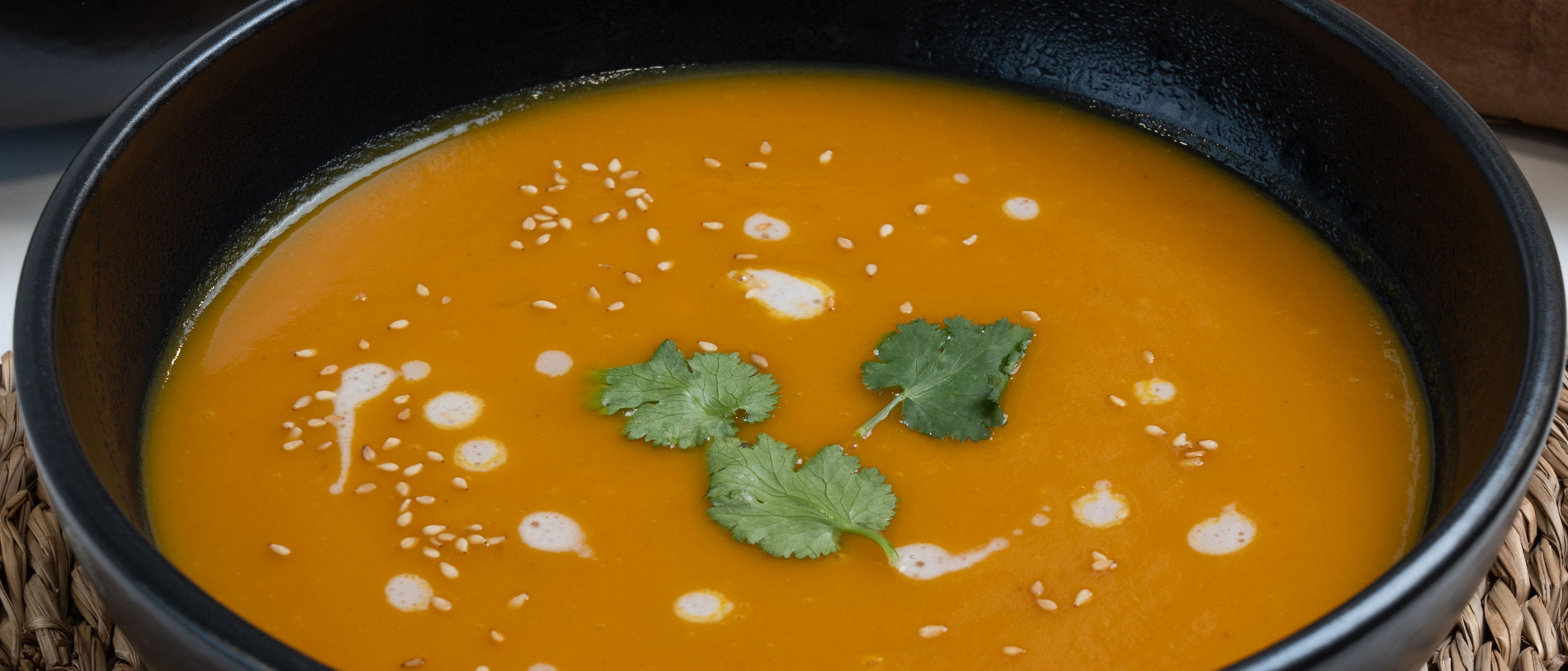 Huevos gratinados rellenos de jamón