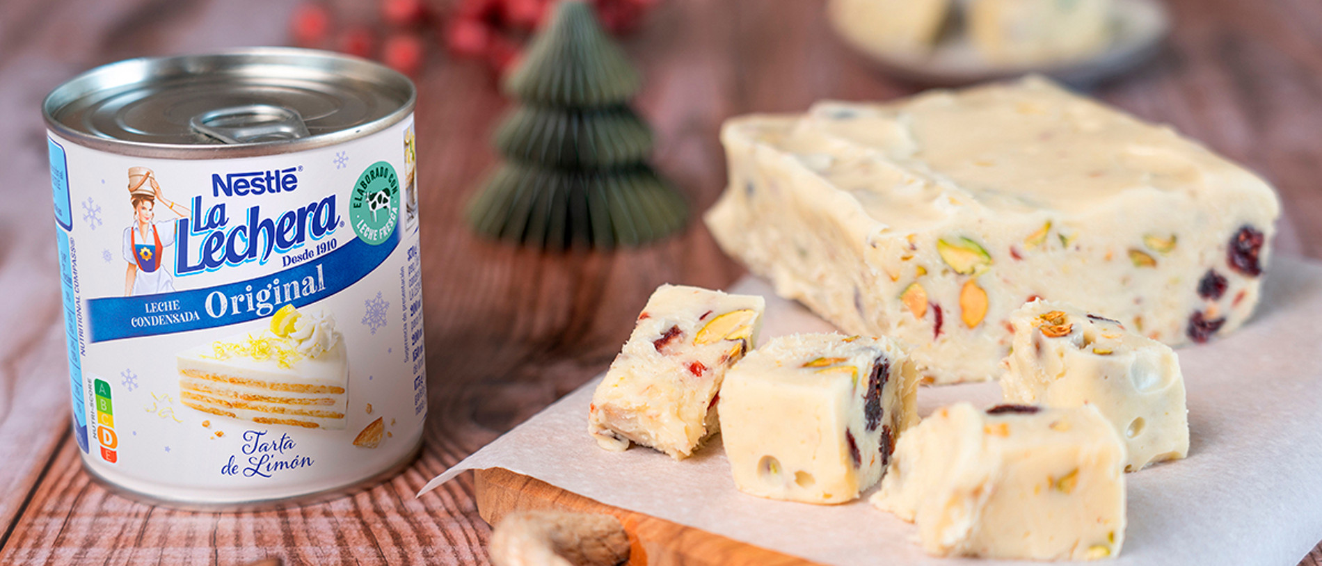 Fudge blanco con pistachos y arandanos