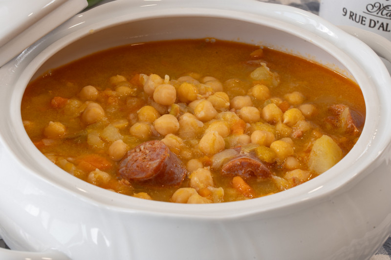 Garbanzos con verduras y chorizo