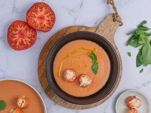 Es gazpacho tomate albahaca
