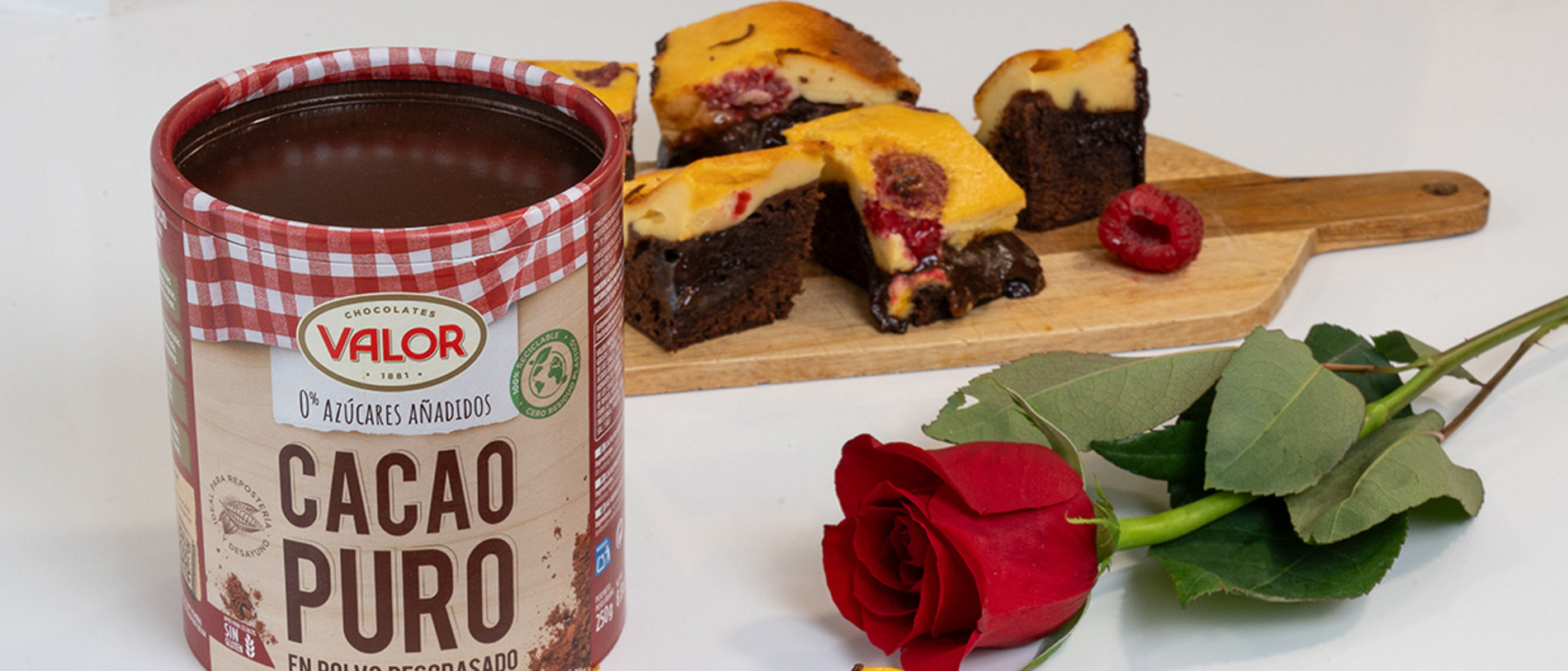 Brownie con Cheesecake de valor frambuesas con cacao Valor