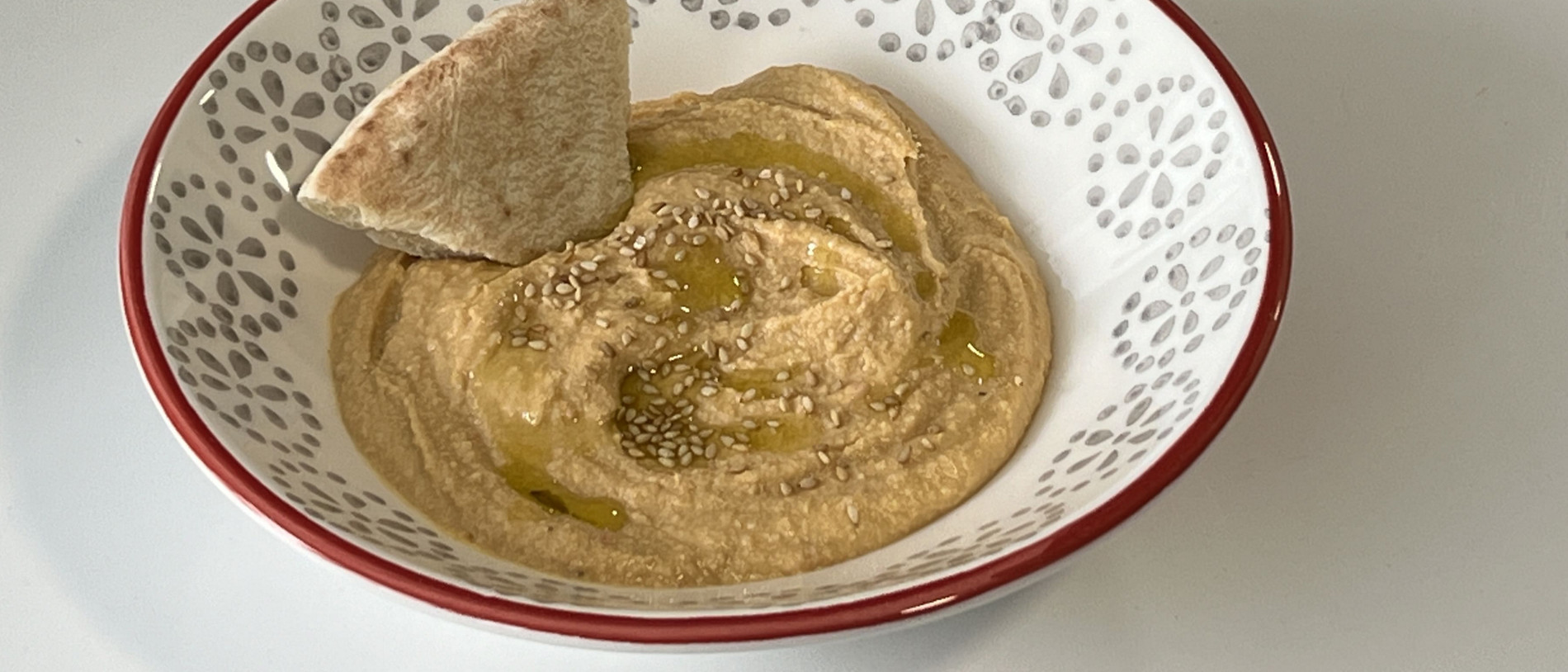 Pan de pita y hummus