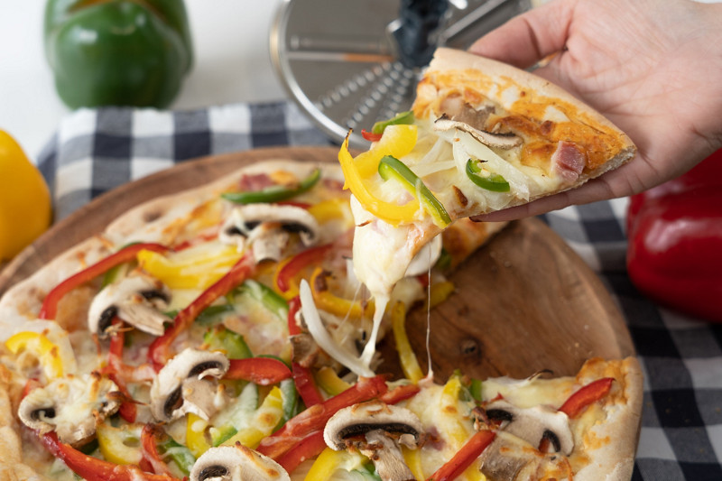 Pizza con verduras hecha con Thermomix y utilizando el Accesorio Cortador de Thermomix