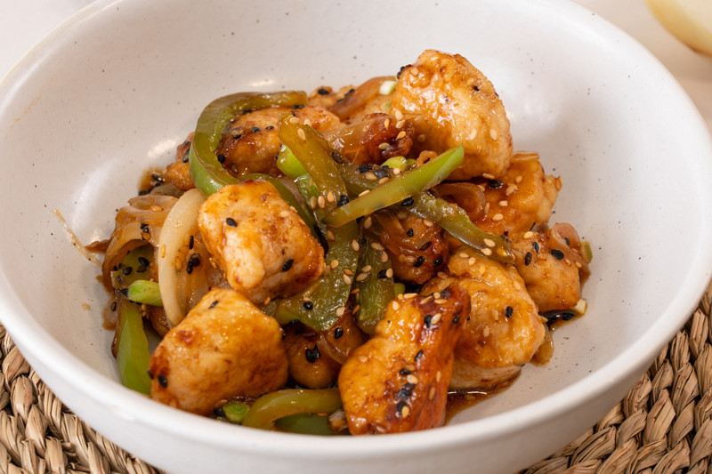Pollo con salsa de sesamo