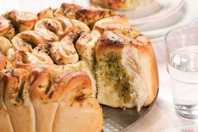 Pan con mantequilla y hierbas