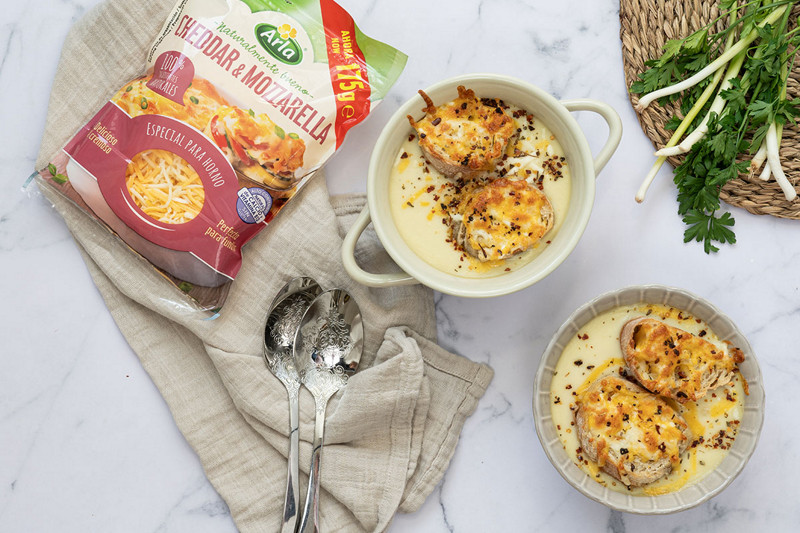 crema de puerro con queso cheddar gratinado arla
