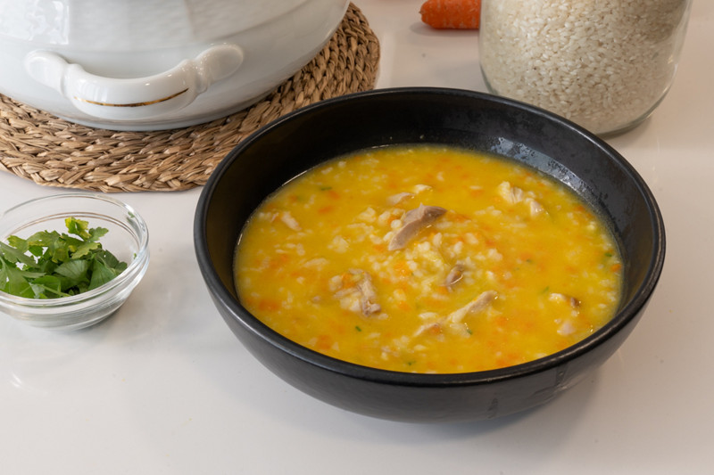 Sopa de pollo con arroz 