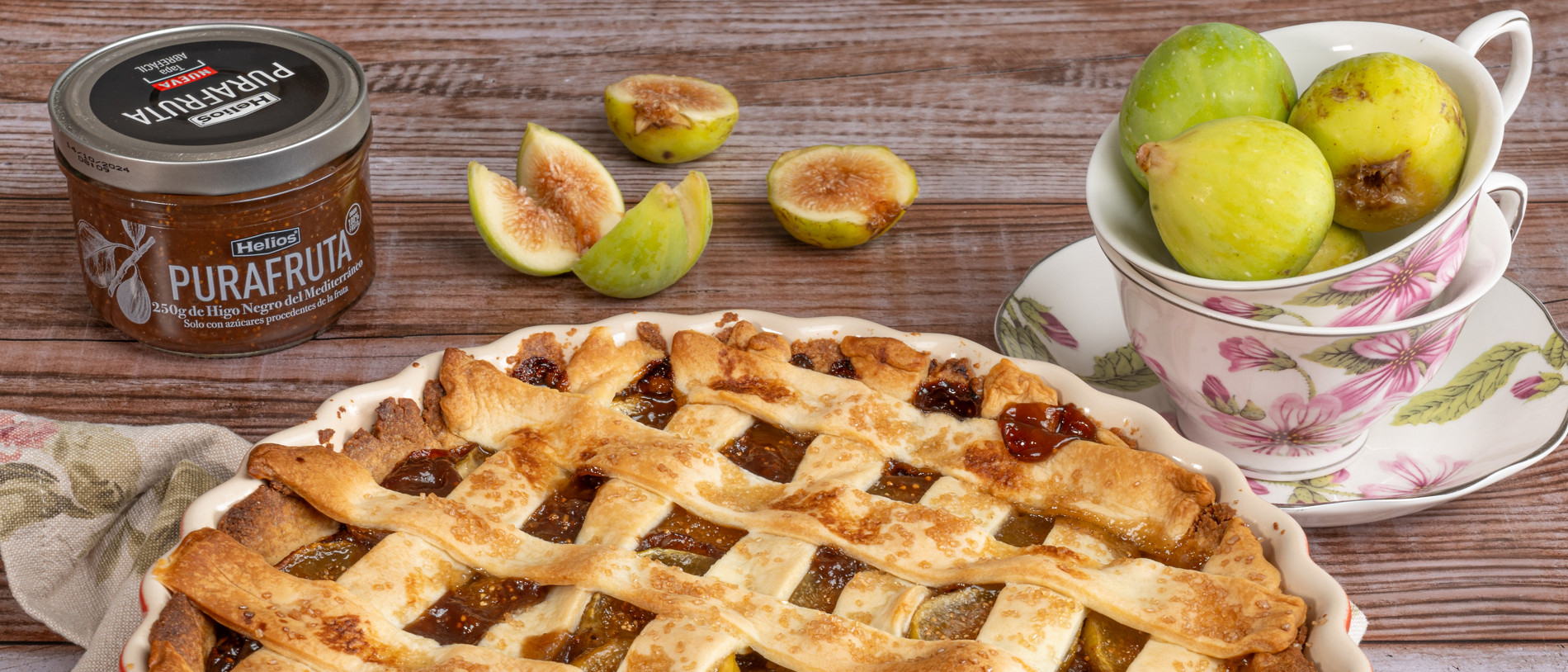 Tarta de higos con purafruta de helios