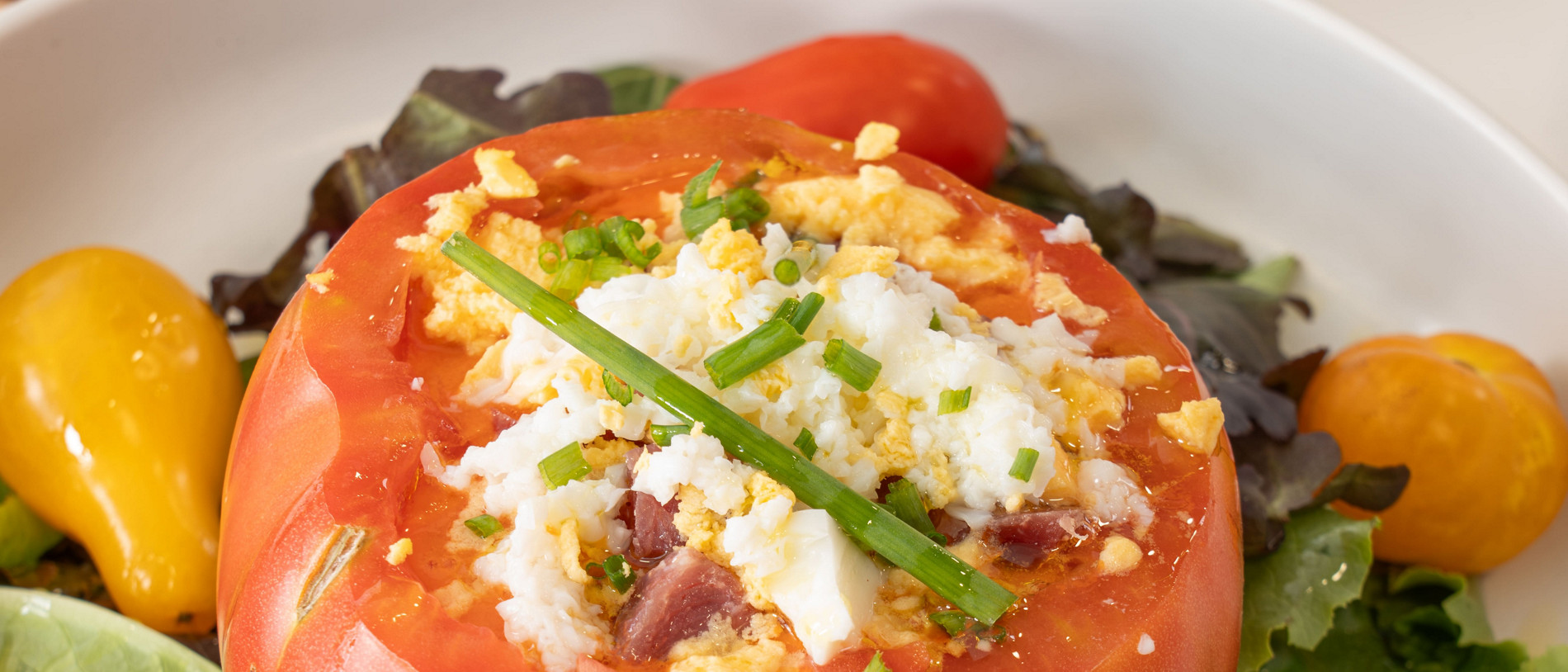 tomate relleno salmon