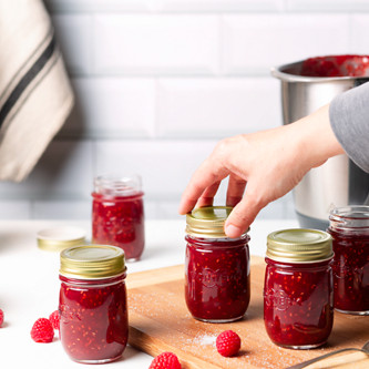 Bocaux multiusages Thermomix avec de la confiture à l'intérieur