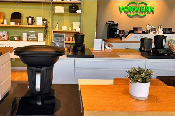Des thermomix en présentation dans une boutique Vorwerk 