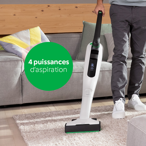 Personne aspirant un tapis avec l aspirateur sans fil Kobold VK7 texte met en avant quatre puissances d aspiration