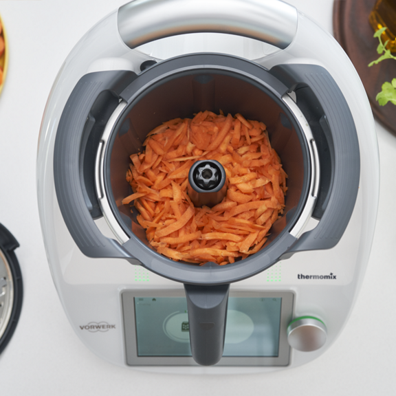 Découvrez la nouvelle spatule du Thermomix® TM6 ! Encore plus souple,  utilisez-la également avec votre TM5 ▻  By  Thermomix France