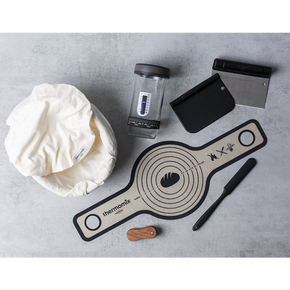 Set de boulangerie Thermomix avec panier de levée bocal tapis raclette couteau et thermomètre