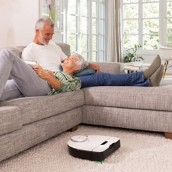 aspirateur-robot Kobold VR7 passant sur un tapis 