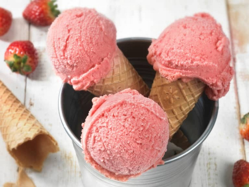Goditi il fresco sapore del gelato alla fragola fatto in casa con Bimby®.