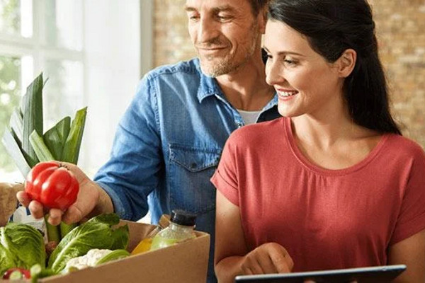 Gesund abnehmen Pärchen kochen
