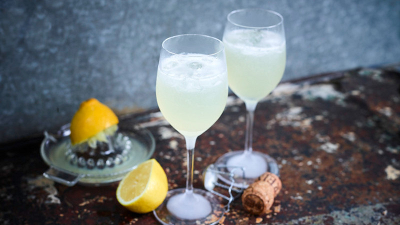 Spritziger Gin-Cocktail