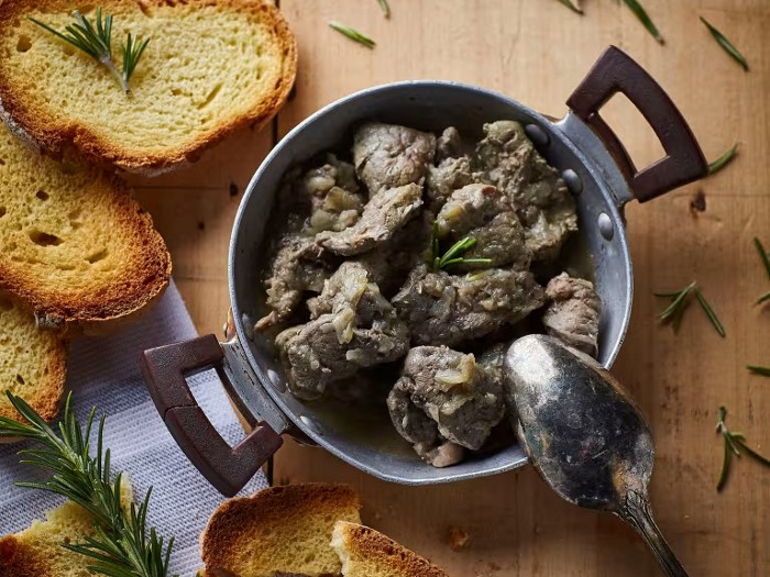 Ecco la classica ricetta del Fegato alla veneziana.