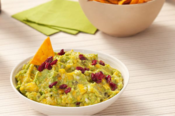 Guacamole mit Mango und Cranberries