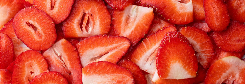 Nahaufnahme von geschnittenen Erdbeeren