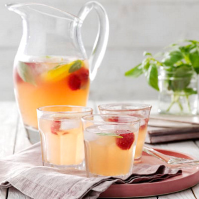Himbeer-Basilikum-Sangria