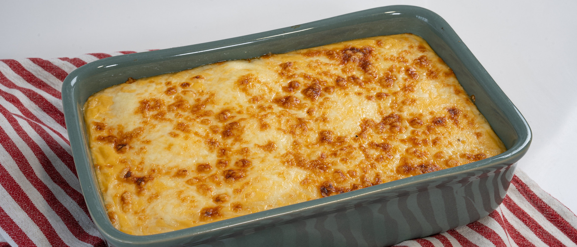 Huevos rellenos con bechamel