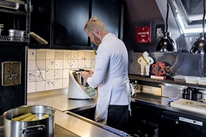 Interview mit Ricky Saward - Küchenchef und erster veganer Sternekoch der Welt
