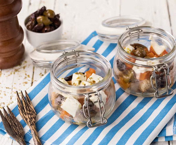 Insalata greca in vasocottura.