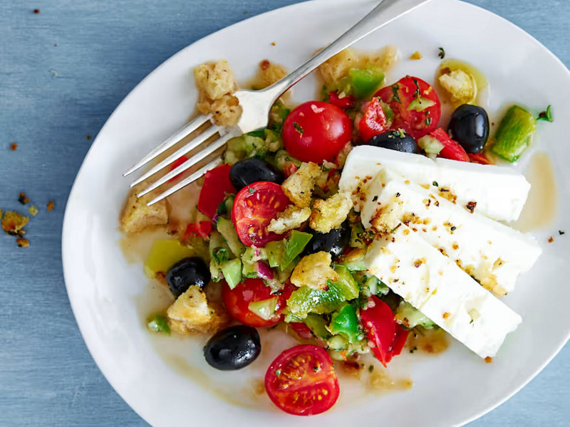 Scopri come preparare l’insalata greca con Bimby.