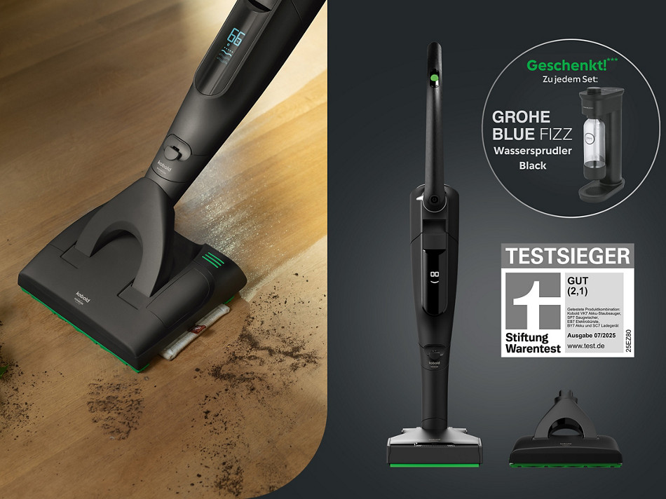links: Saugwischer in Schwarz wischt schmutziges Parkett, rechts: Akku-Staubsauger und Saugwischer mit Testsieger-Siegel 