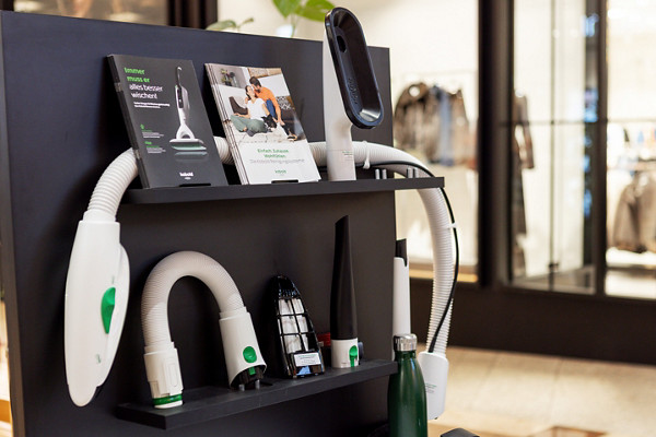 Regal mit Kobold Zubehör Produkten